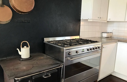 Burgsvik House | LIMESTONE COTTAGE CLOSE TO OCEAN & BISTRO