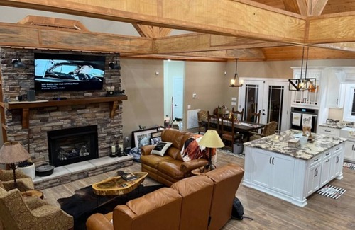 Hestand House | Limestone Lakehouse At The Cove