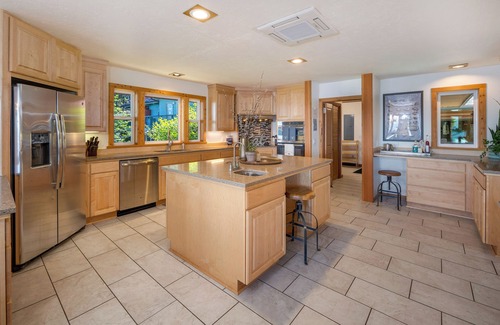 Friday Harbor House | Limestone Lodge: Panoramic Ocean Views & Sauna