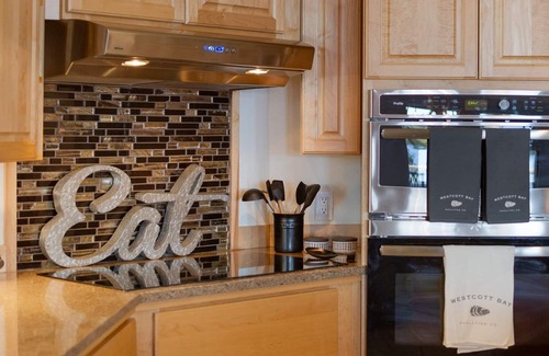Friday Harbor House | Limestone Lodge: Panoramic Ocean Views & Sauna