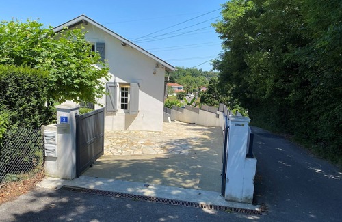 Arcangues Apartment | Limite Biarritz Garden level of a pleasant house (dead end) heated swimming pool