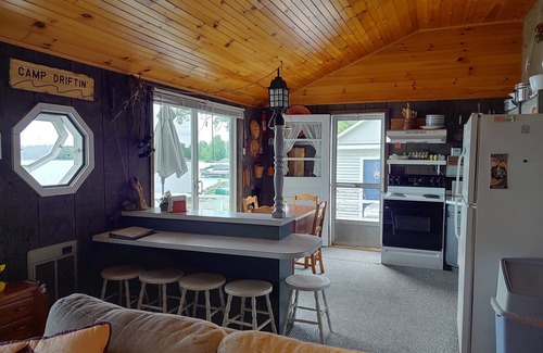South Hero Cottage | Limited 2024 Rentals: Private beach, dock & clean bay!