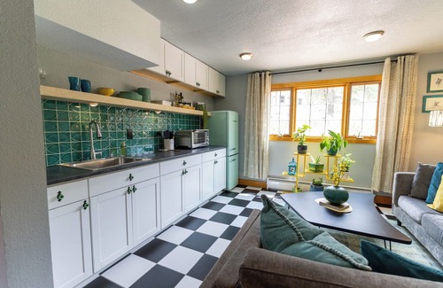 Florissant House | Limited-Time Relaunch Discounts – 5★ Mountain View Ranch & Equine Retreat