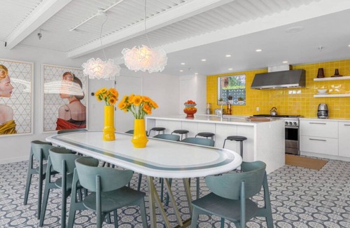 Warm Sands Hotel | Limon Palm Springs
