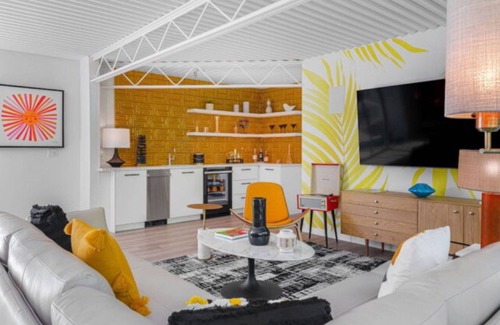 Warm Sands Hotel | Limon Palm Springs