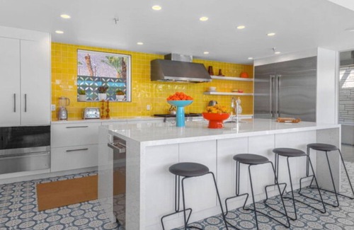 Warm Sands Hotel | Limon Palm Springs
