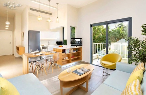 Tel Aviv Promenade Apartment | Limoncello at Hakerem by HolyGuest