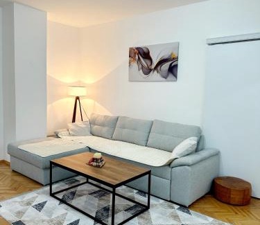 Centar Apartment | Lina's Apartment -Modern & Cozy Central Skopje