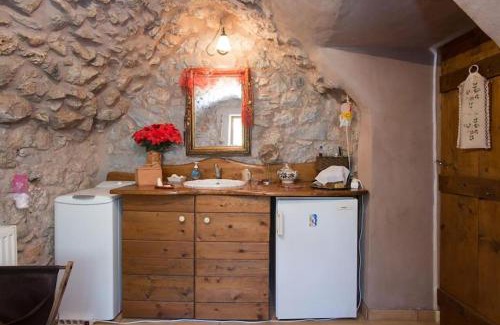 Diasella Apartment | Lina's Art and Stone Studio