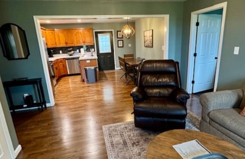 Springfield House | Lincoln Farmhouse-Bourbon Trail-Farm Stay