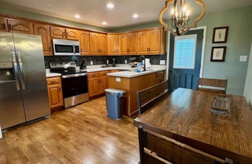 Springfield House | Lincoln Farmhouse-Bourbon Trail-Farm Stay