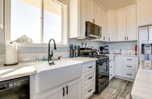 Lincoln House | Lincoln Home w/Private Patio: 9 Mi to Dtwn!
