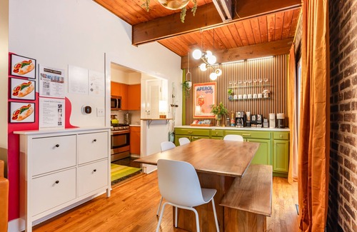 Park West House | Lincoln Park 3BR Townhome Rooftop King Suite Near Zoo, DePaul & Lakefront