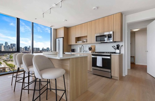 River North Apartment | Lincoln Park Oasis: Safe Stay, Balcony Views