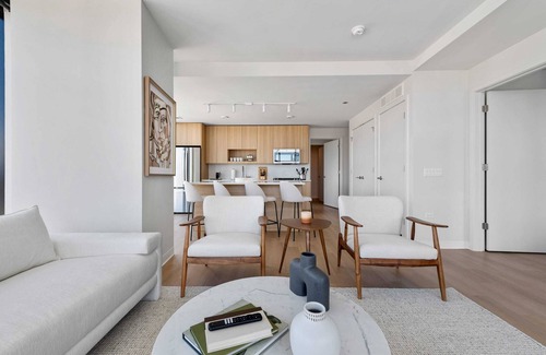 River North Apartment | Lincoln Park Oasis: Safe Stay, Balcony Views