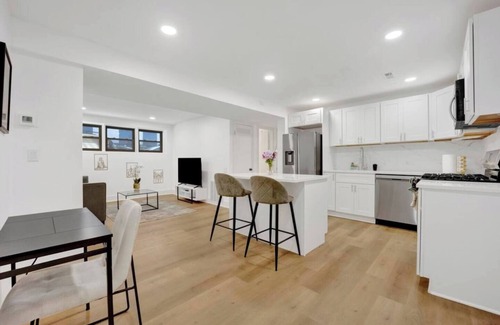 Park West Apartment | Lincoln Park! W/D, Central A/C, King Bed, 2 BR/1B