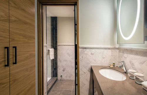 Canary Wharf Hotel | Lincoln Plaza London, Curio Collection by Hilton