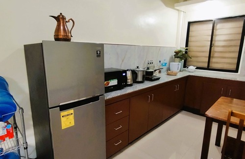 Buhangin House | Lincoln's Home - 3br townhouse w/kids pool and 11 mins from airport!