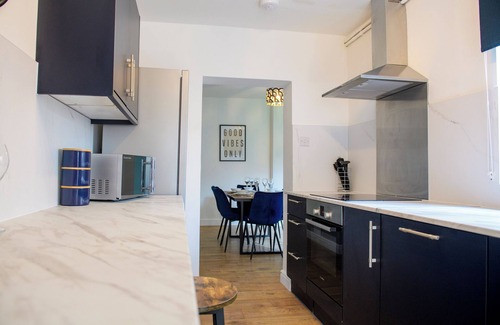 Lincoln House | Lincoln Stunning House - Sleeps 7 - Parking - Garden - WIFI