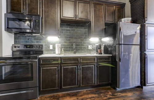 Lincoln Apartment | Lincoln’s Loft - Speakeasy Suite