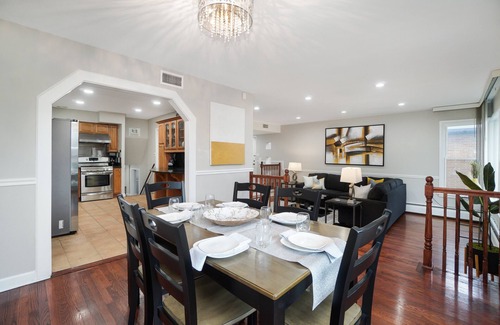 Lincolnwood House | Lincolnwood FHS Rental