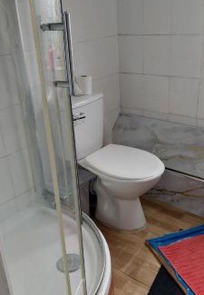 Basildon Apartment | Linda 5BR House Of Basildon