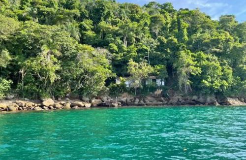 Ilha Grande House | Linda Casa aconchegante com 3 quartos, vista incrível e privacidade na Praia da Aripeba-Ilha Grande-acomoda 8 pessoas