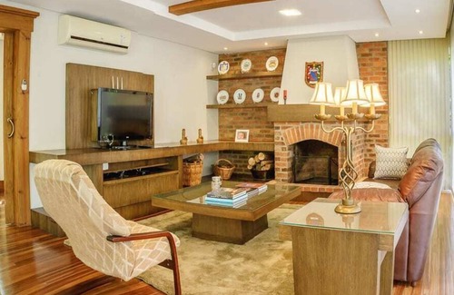 Mato Queimado House | Linda casa em condomínio exclusivo de Gramado