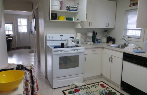 Sylvan Lake Cottage | LINDA GAYE's HISTORIC COTTAGE NEAR BEACH & PROMENADE