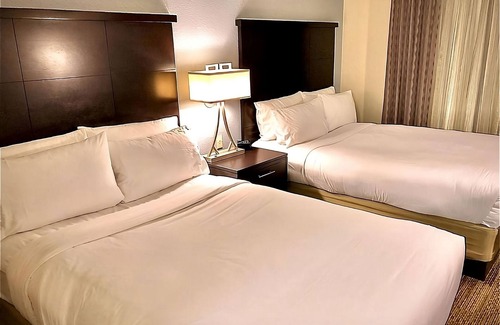 San Bruno Resort | Linda Mar Beach Trip! 2 Relaxing Units, Free Breakfast, Kitchen, Outdoor Pool!