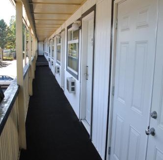 Newton Hotel | Linda Vista Motel
