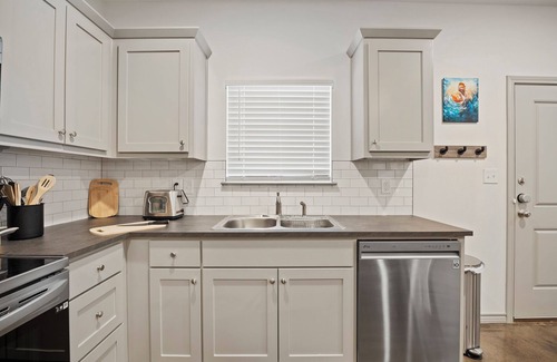 Lindale Apartment | Lindale's NEW Cozy 3BR/2BA Retreat - Minutes to I-20!