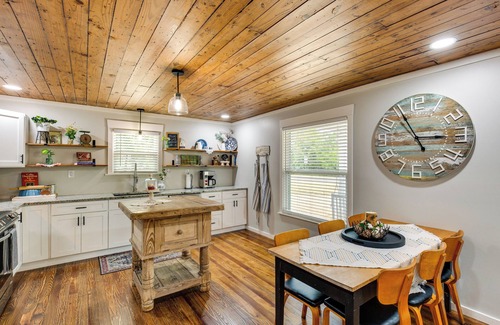 Lindale House | Lindale Vacation Rental w/Deck & Grill!