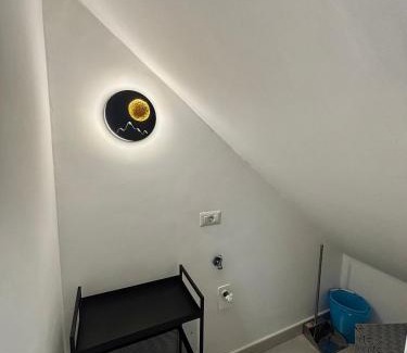 Pozzuoli House | Lindas Room