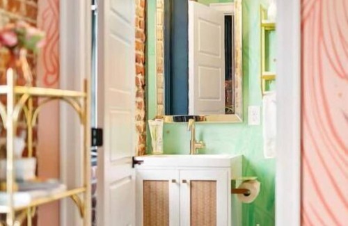 Golden Triangle Apartment | Lindee Zimmer Art Suite 208