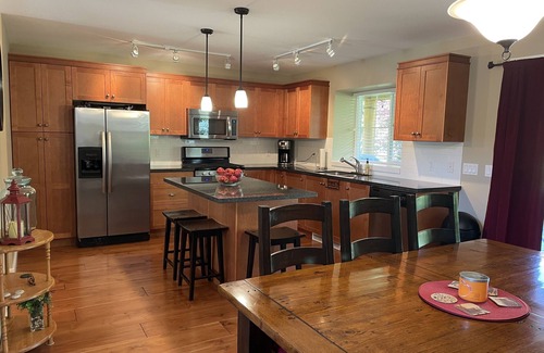 Lindell Beach Cottage | Lindell Beach Retreat with amazing amenities and walking distance to Cultus Lake