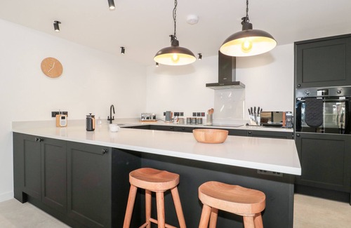 Wincanton Cottage | LINDEN BARN, pet friendly, luxury holiday cottage in Wincanton