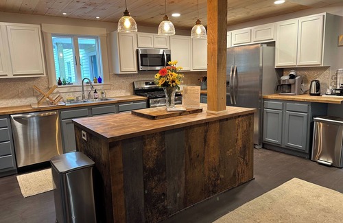 Plaistow House | Linden Cottage - comfort, connection, convenience