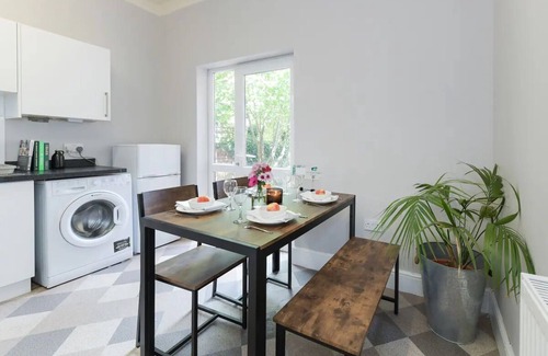 Beeston Apartment | Linden Grove 2 - Fresh and Modern 2 Bed apartment