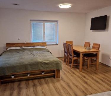 Smarje pri Jelsah Apartment | Linden Retreat Apartments with Sauna