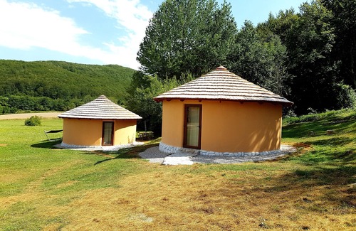 Velika Plana Cottage | Linden Tree Retreat & Ranch