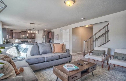 Woodmoor House | Lindenmere Estate! Chic Villa w Game Loft & BBQ