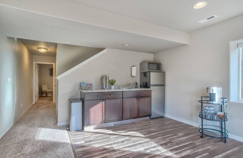 Woodmoor House | Lindenmere Retreat! Private Suite w Fire Pit