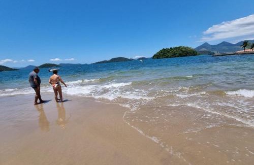 Bracui Apartment | lindo apartamento frente ao mar pe na areia