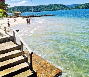 Bracui Apartment | lindo apartamento frente ao mar pe na areia