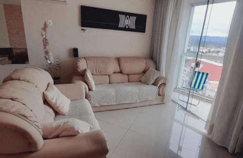 Uniao da Vitoria Apartment | Lindo apartamento no coração da cidade - APARTAMENTO INTEIRO OU SEJA NÃO É COMPARTILHADO COM OUTRAS PESSOAS - Perto de tudo - 2 quartos - Ar condicionado - Churrasqueira - Cozinha completa - 120 metros quadrados ao todo - Quartos com 12 metros quadrados