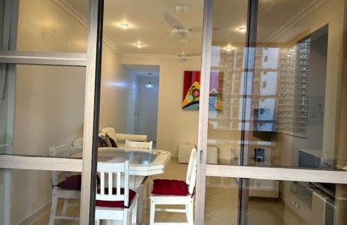 Barra da Tijuca Apartment | Lindo apto de 2 quartos e 2 banheiros sociais no Barramares com comércio próximo, piscina aquecida, quadras, parquinhos, brinquedoteca, empréstimo de cadeiras e barracas de praia, condomínio em frente à praia, apartamento limpíssimo, equipado, tudo novo