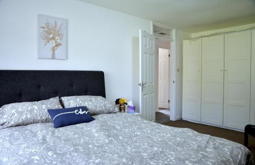 Oadby House | Lindrick Villa- 3BD Bunglow , Free parking- Long stays