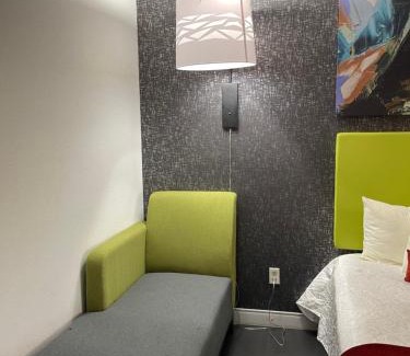 Lindsay Hotel | Lindsay Inn