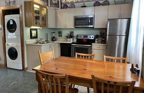 Cooperstown House | Lindsey's Cottage - 1 mile to the park!